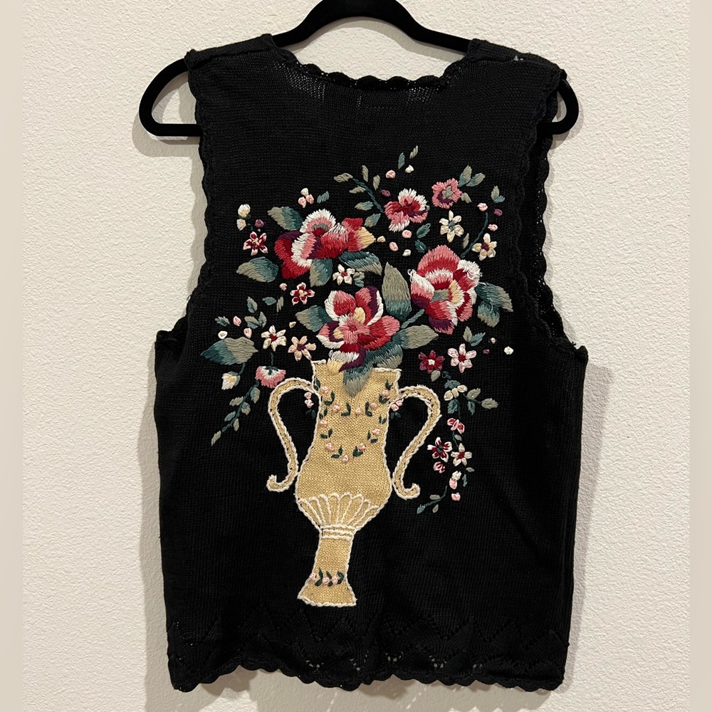 Capacity vintage vest with floral embroidery and beading